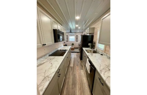 Carbon Hill House | Koby-NEW tiny home with shared fishing pond