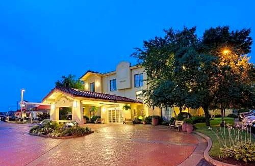 Moon Township Hotel | La Quinta Inn by Wyndham Pittsburgh Airport