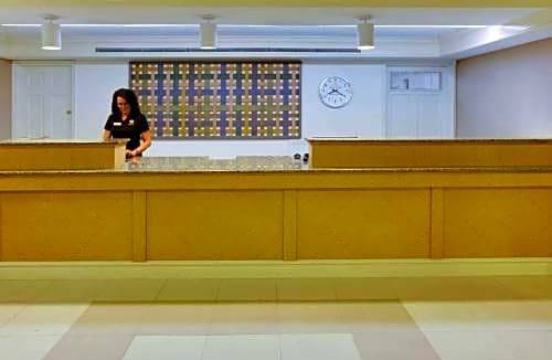 Moon Township Hotel | La Quinta Inn by Wyndham Pittsburgh Airport