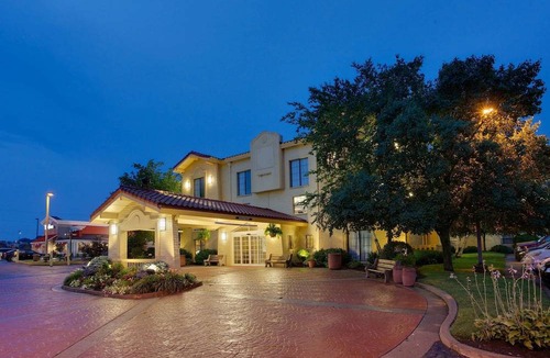 Moon Township Hotel | La Quinta Inn by Wyndham Pittsburgh Airport