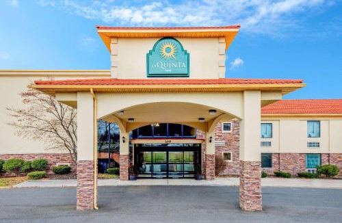 West Long Branch Hotel | La Quinta Inn by Wyndham West Long Branch NJ Shore Area