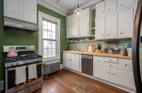 Warwick House | La Victoria 5-bedroom estate in the heart of Warwick, an Hour away from NYC