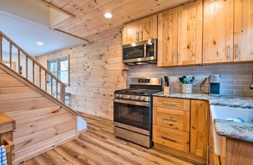 Greentown House | Lake Ariel Cabin with Community Pool and Lake Access!