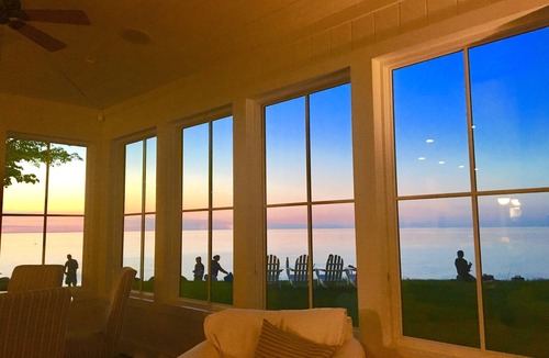 North East Cottage | Lake Erie Lakefront Custom Built Cottage ~ Amazing Sunsets ~ Private!
