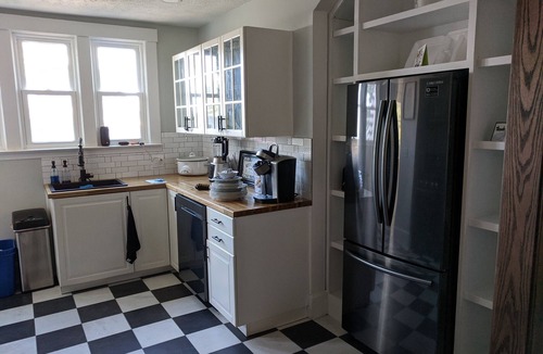 Geneva-on-the-Lake House | Lake House located in the heart of The Strip.