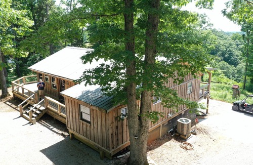 Nancy Cabin | Lake side Abode with a Spectacular year round View of the lake. 🌅
