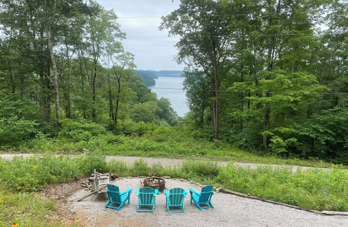 Nancy Cabin | Lake side Abode with a Spectacular year round View of the lake. 🌅