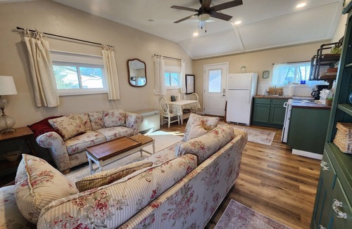 Fayette Cottage | Lake View Cottage for Two with Views of Harrison Lake