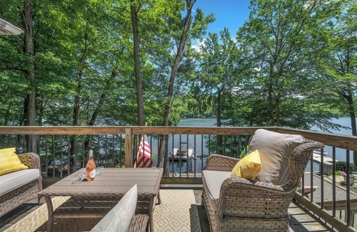 Greentown House | Lake Wallenpaupack Lakefront+ Private Boat Slip
