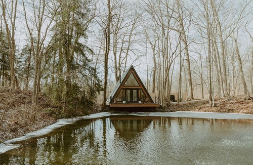 Navarre Cabin | Lakefront A-Frame -Fireplace, Kayaks, Soaking Tub, Retreat for couples or solo