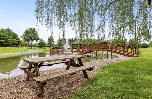 Middletown Cottage | Lakefront Cottage 10 min to Legoland Farmstay
