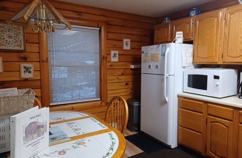 North Glade Hills Cabin | Lakefront Log Home w/Dock Slip – 30% Weekly Discount - Excl. Summer