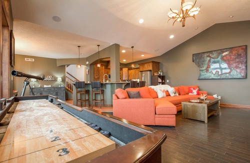 Loon Lake House | Lakefront Luxury on Deer Lake