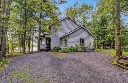 Gouldsboro House | Lakefront Pocono Retreat/Family & Pet Friendly/canoes/kayak/row boat/Fire pit!
