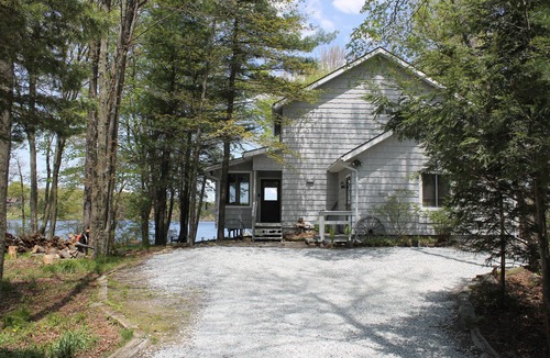 Gouldsboro House | Lakefront Pocono Retreat/Family & Pet Friendly/canoes/kayak/row boat/Fire pit!