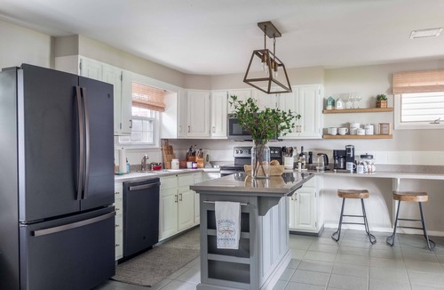 Bemus Point House | Lakefront Renovated 4BR w/Dock, Kayaks, Walk to Bemus Point