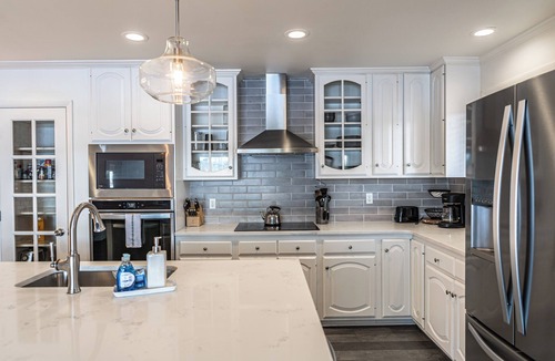 Whispering Pines House | Lakefront Retreat Mins to Golf! Sleeps 8 guests!