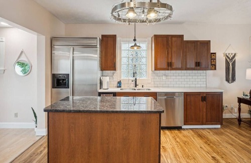 Lorain House | Lakefront Retreat - Serene escape on Lake Erie! Amazing Views! Lorain OH
