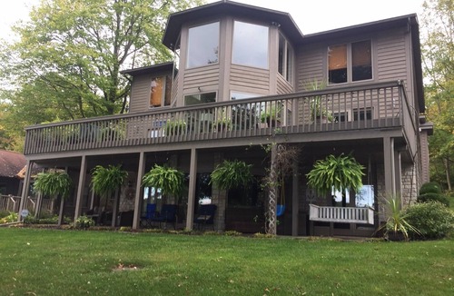 Howard House | lakefront retreat