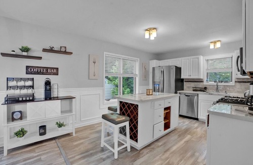 Henryville House | Lakefront Stay w/Sauna, Games & Jacuzzi