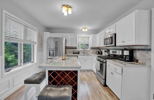 Henryville House | Lakefront Stay w/Sauna, Games & Jacuzzi