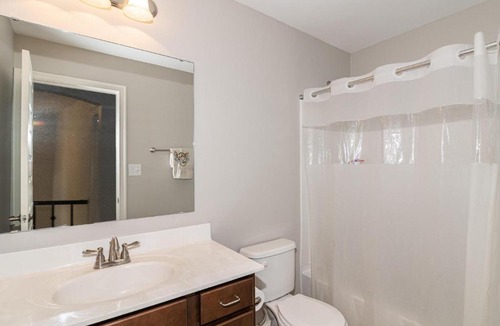 Maxwell House | Lakefront view private bedroom and bathroom with kitchen