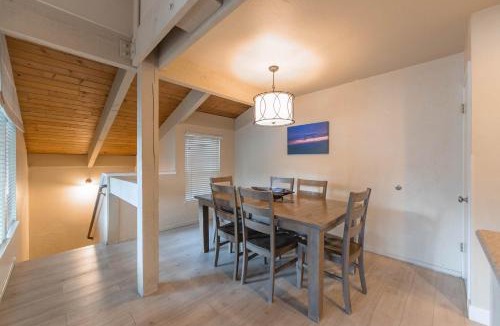 South Lake Tahoe House | Lakeland Sandy Beach Retreat - Private Escape