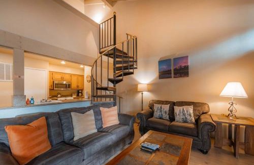 South Lake Tahoe House | Lakeland Sandy Beach Retreat - Private Escape