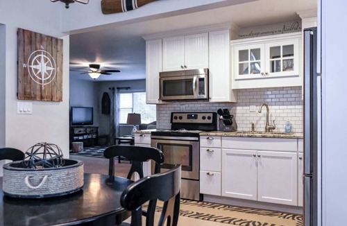 Cynthiana House | Lakeside Escape ~ Waterfront w/Hot Tub (NEW DOCK!)