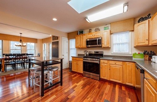 McHenry House | Lakeside Luxury Minutes from the Slopes w/Hot Tub