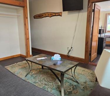 Lakewood Cabin | Lakewood Lodge & Restaurant