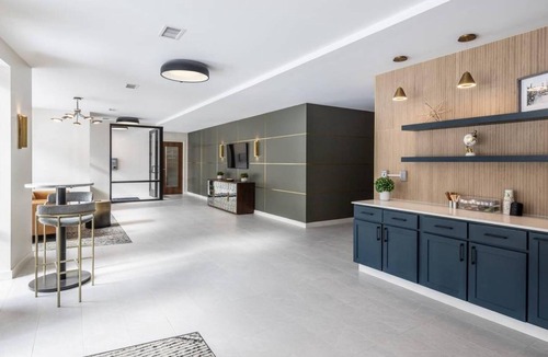 Little Italy Apartment | Landing at Baricelli - 1 Bedroom in University .