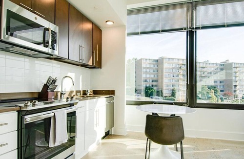 Baileys Crossroads Apartment | Landing at Mission Lofts - 1 Bedroom in Downtown Falls Church