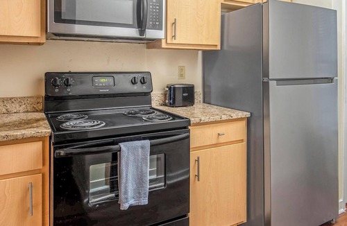 New Pathways Apartment | Landing | Stylish 2BD, Pool, Gym