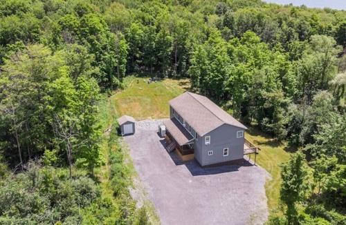 Lansing Apartment | Lansing upstairs 6 bedroom 3.5 bath · Sp · Spacious Wine Country Retreat! Fire Pit+Grill