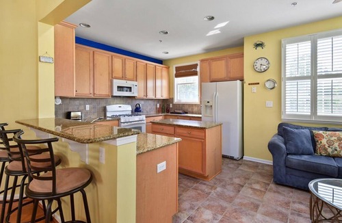 Bayside House | Large 3BR 2.5BA Garage Townhouse in Great West OC Neighborhood with Pool.