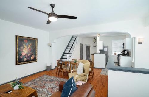 Roxborough-Manayunk Apartment | Large Bi-level Apartment in Heart of Manayunk