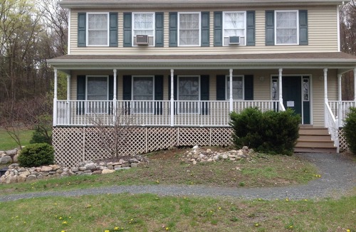 Pine Bush House | Large clean home in Pine Bush near Wallkill Bethel, Watchtower Farm, Ny