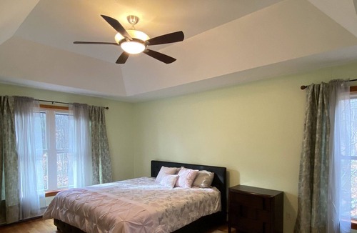 Bushkill House | Large Cozy Modern Pocono House With Huge Game Room