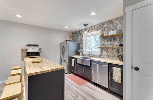 Pocono Summit House | Large home & 5 min to Kalahari, Gather here at WOODLAND RETREAT!