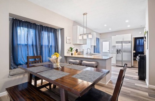 Detroit - Shoreway Apartment | Large Remodeled 4 Bedroom! Only 7 Minutes to Downtown!