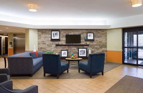 Carlisle Hotel | Larkspur Landing Carlisle