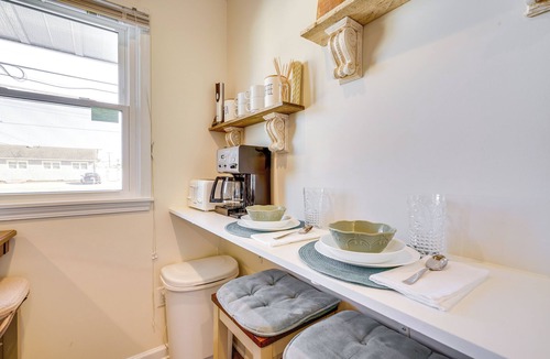 Lavallette Apartment | Lavallette Apartment w/Patio - Walk to the Beach!