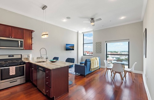 Poplar Apartment | Lavish 1BR w/Pool & Gym Access