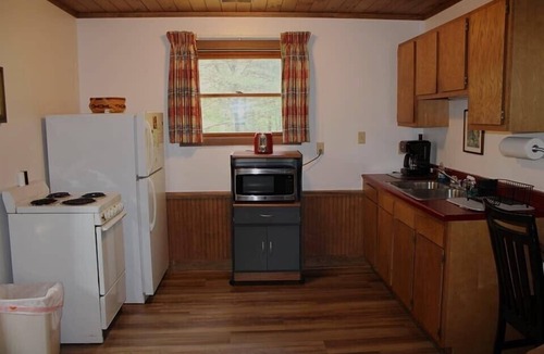 South Bloomingville Cabin | Lazy Lane Cabins - Blue Jay