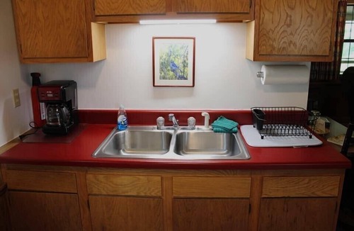 South Bloomingville Cabin | Lazy Lane Cabins - Blue Jay