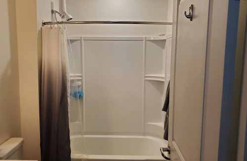 Clifton Heights Apartment | Lease Takeover in Private Room in 2B/2B Apt in Cincinnati, OH