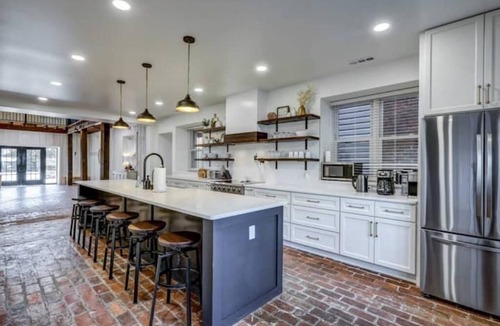 Witmer House | Legacy Manor-Sleeps 26-9 minutes to Sight&Sound,16 Minutes to Downtown Lancaster