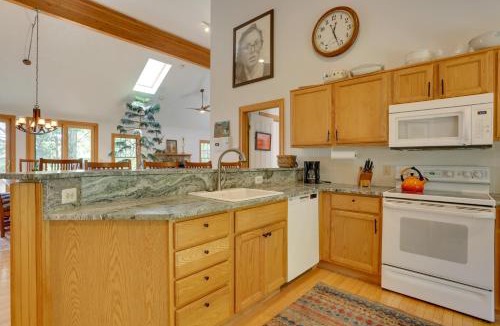 Tannersville House | Less Than 1 Mi to Camelback Resort Home with Pool Table!