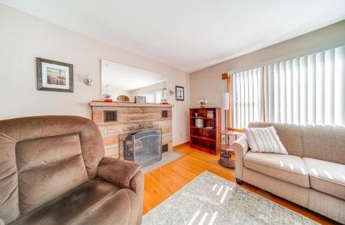 Ashtabula House | Less Than 1 Mi to Lake Erie Ashtabula Hideaway!